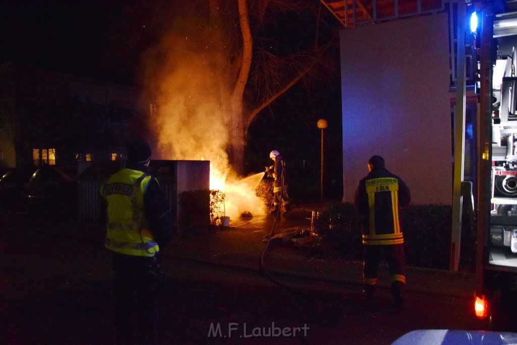 Mehrere Muell Sperrmuellbraende Köln Vingst Ansbacherstr P20.JPG - Miklos Laubert